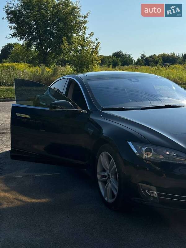 Ліфтбек Tesla Model S 2015 в Києві