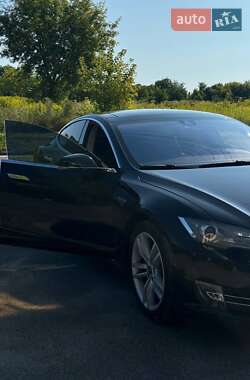Лифтбек Tesla Model S 2015 в 