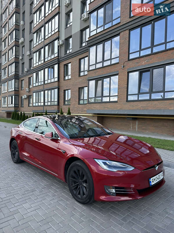 Ліфтбек Tesla Model S 2018 в Житомирі