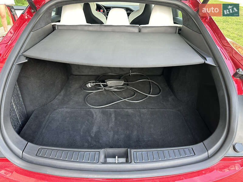 Ліфтбек Tesla Model S 2018 в Житомирі