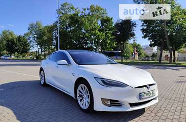 Ліфтбек Tesla Model S 2017 в Коломиї