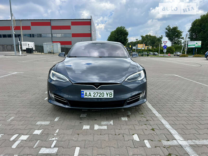 Лифтбек Tesla Model S 2017 в Киеве