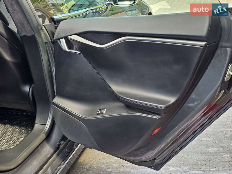 Ліфтбек Tesla Model S 2018 в Тернополі