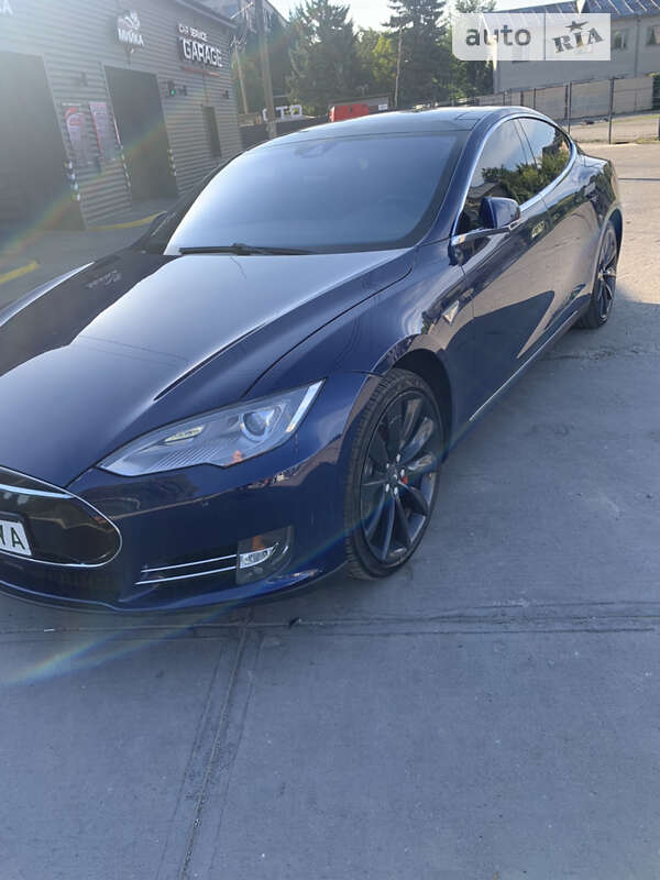Ліфтбек Tesla Model S 2015 в Івано-Франківську
