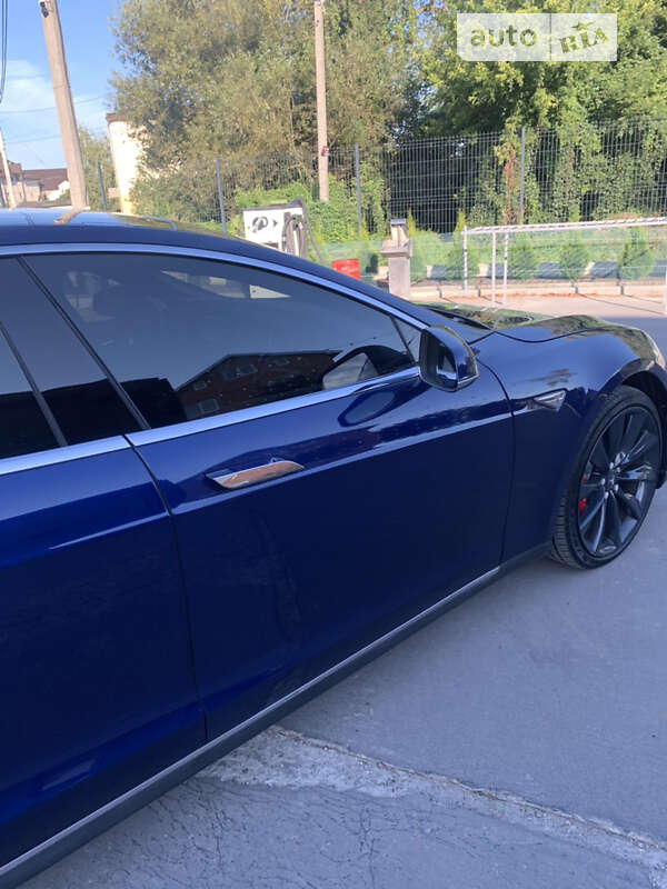 Ліфтбек Tesla Model S 2015 в Івано-Франківську