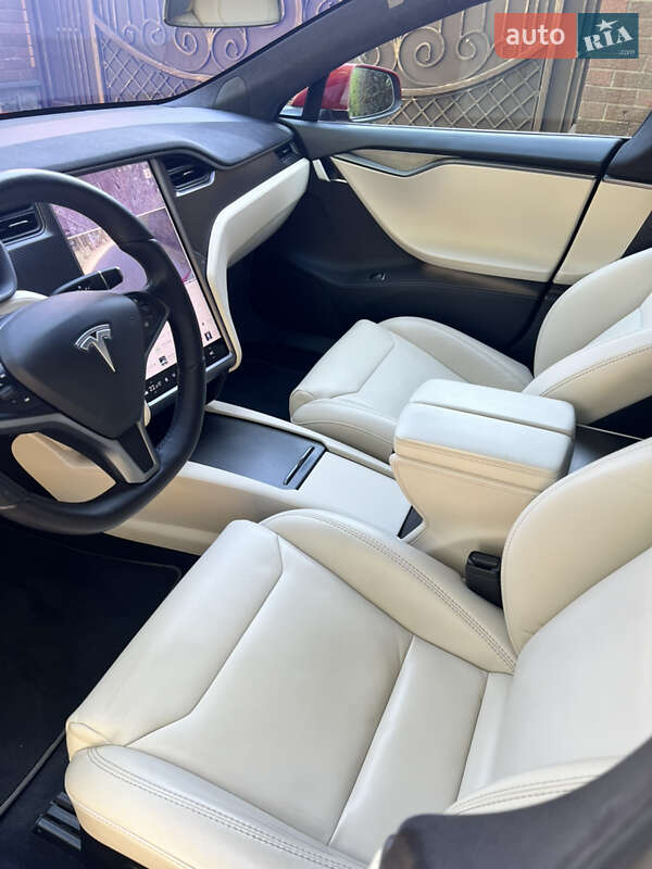 Лифтбек Tesla Model S 2019 в Виннице