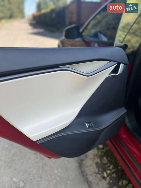 Лифтбек Tesla Model S 2019 в Виннице