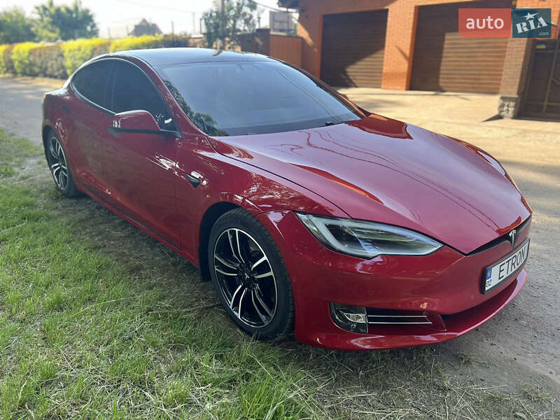 Лифтбек Tesla Model S 2019 в Виннице