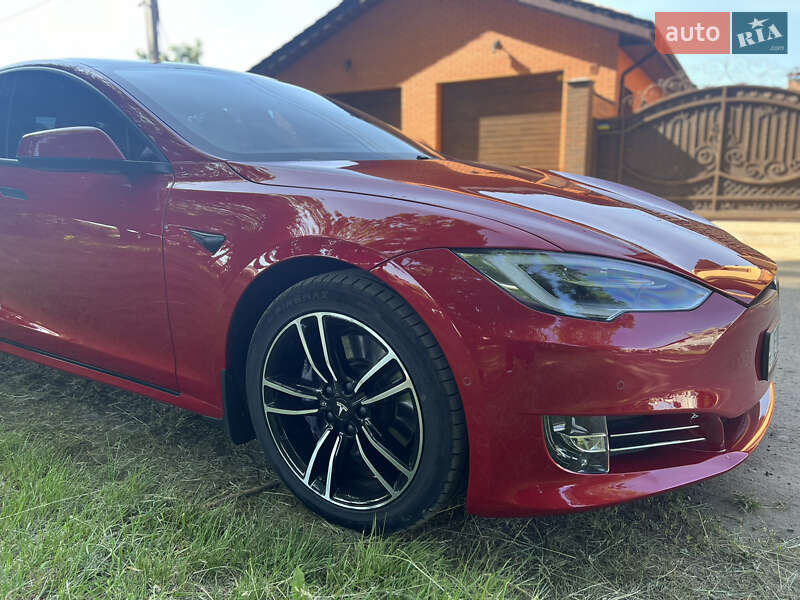 Лифтбек Tesla Model S 2019 в Виннице