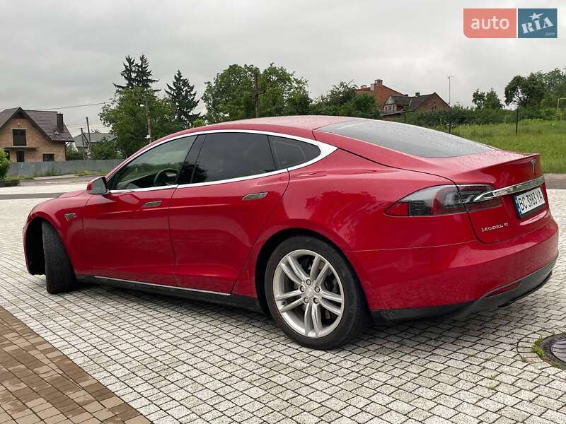 Ліфтбек Tesla Model S 2013 в Львові