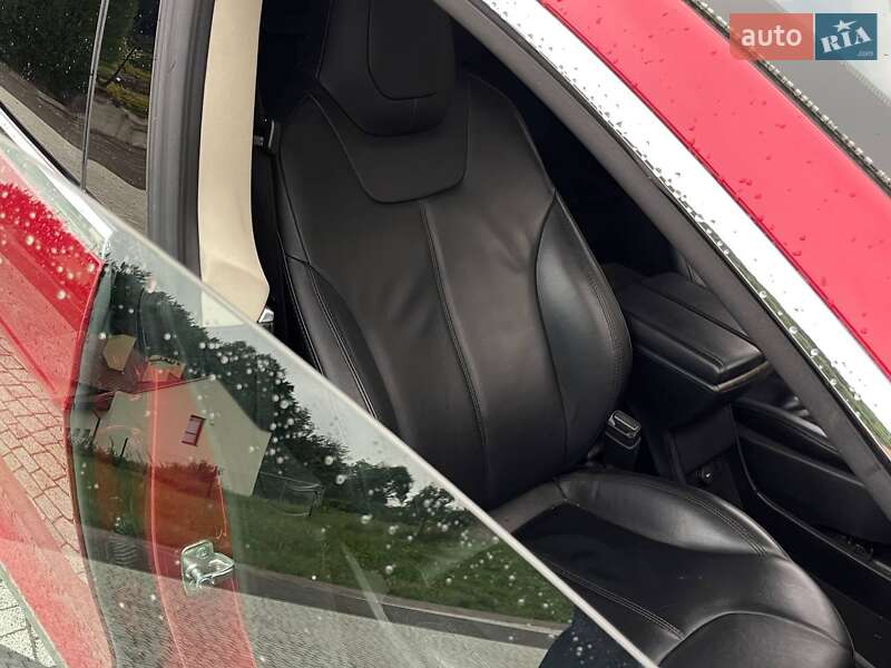 Ліфтбек Tesla Model S 2013 в Львові
