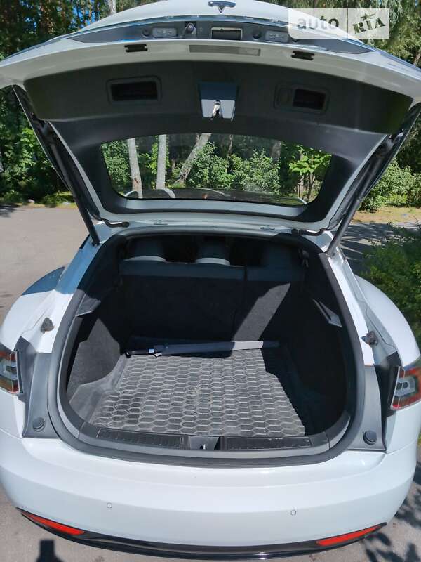 Лифтбек Tesla Model S 2020 в Киеве фото 5 Лифтбек Tesla Model S 2020 в Киеве