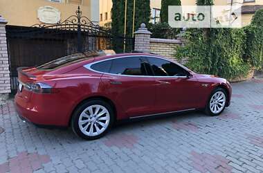 Ліфтбек Tesla Model S 2013 в Чернівцях