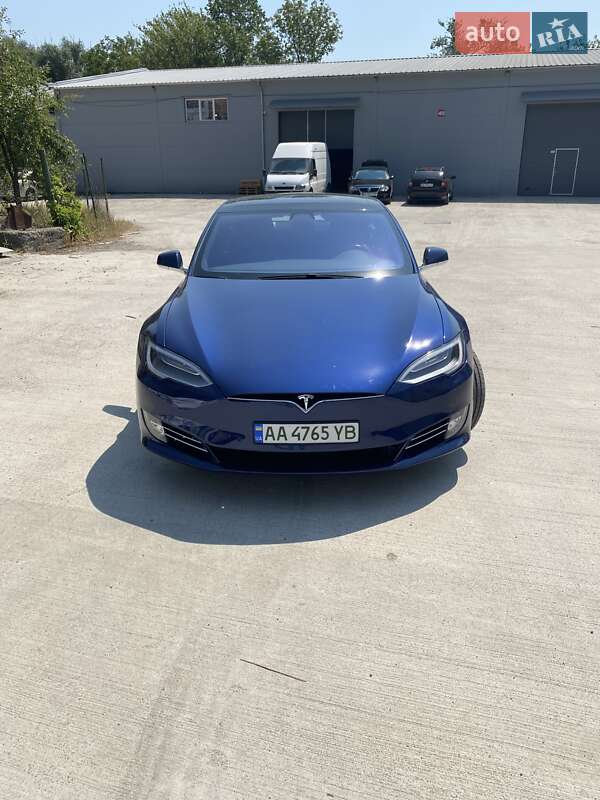 Лифтбек Tesla Model S 2017 в Киеве