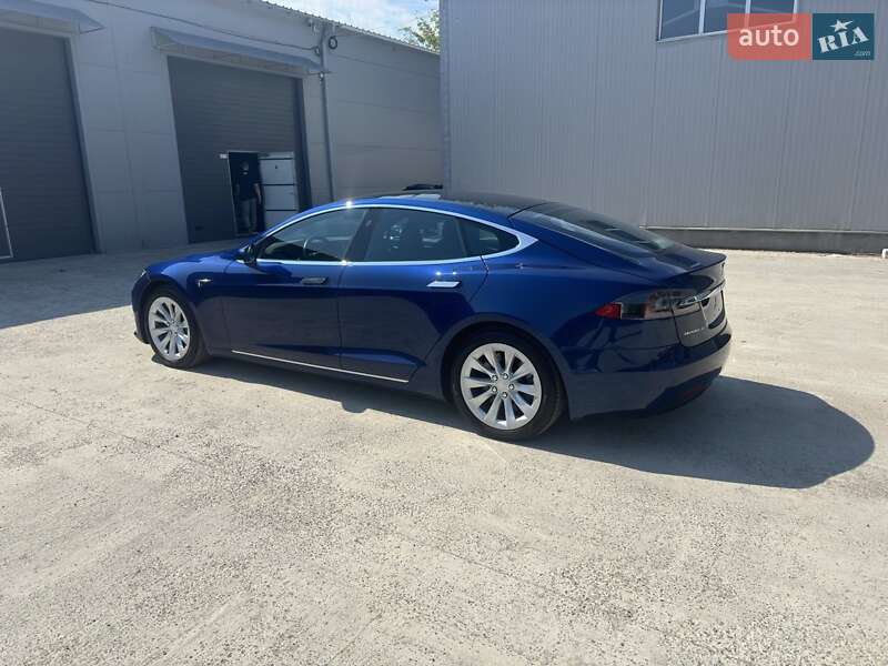 Лифтбек Tesla Model S 2017 в Киеве
