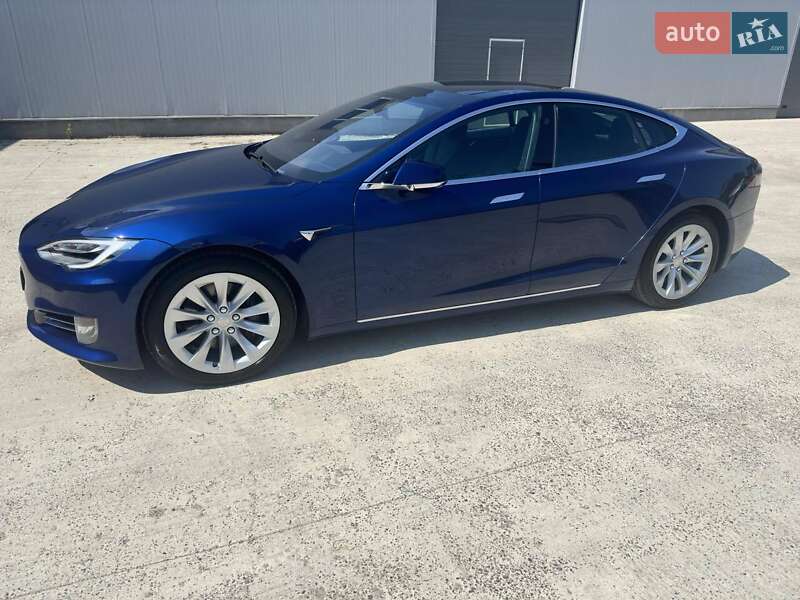 Лифтбек Tesla Model S 2017 в Киеве