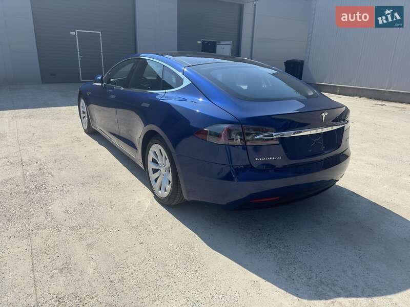 Лифтбек Tesla Model S 2017 в Киеве