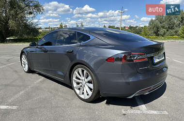 Лифтбек Tesla Model S 2015 в Бородянке