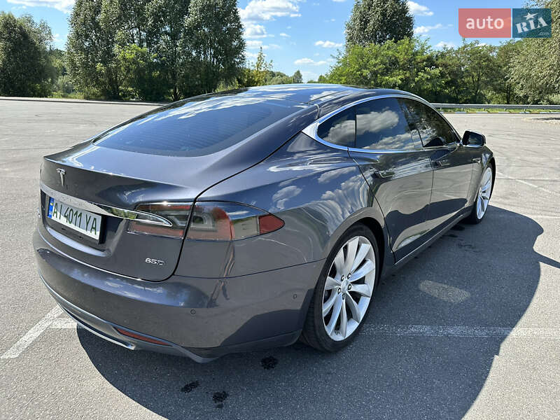 Лифтбек Tesla Model S 2015 в Бородянке