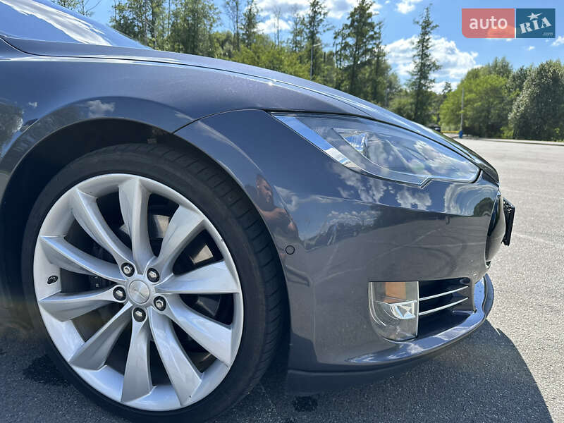 Лифтбек Tesla Model S 2015 в Бородянке