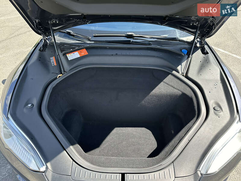 Лифтбек Tesla Model S 2015 в Бородянке