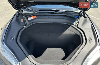 Лифтбек Tesla Model S 2015 в 