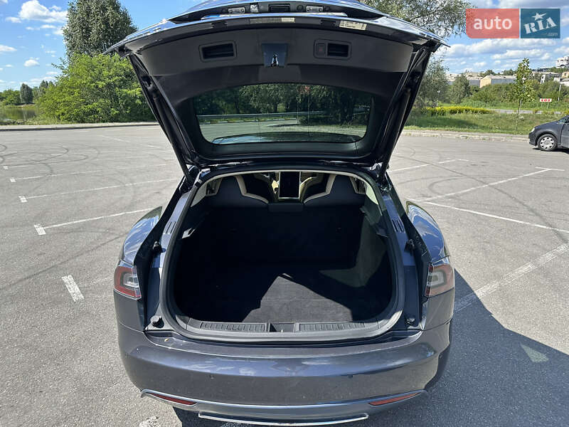 Лифтбек Tesla Model S 2015 в Бородянке