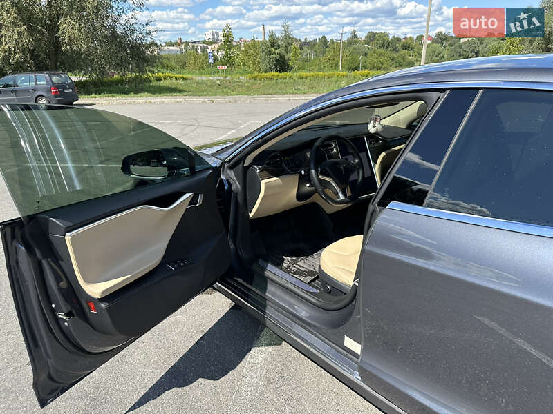 Лифтбек Tesla Model S 2015 в Бородянке