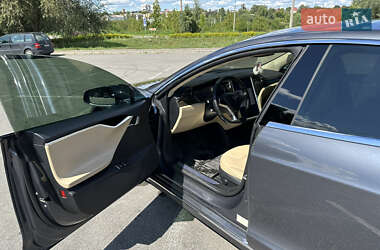 Лифтбек Tesla Model S 2015 в 