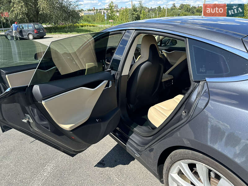 Лифтбек Tesla Model S 2015 в Бородянке