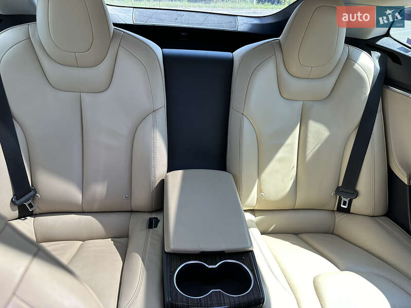 Лифтбек Tesla Model S 2015 в Бородянке