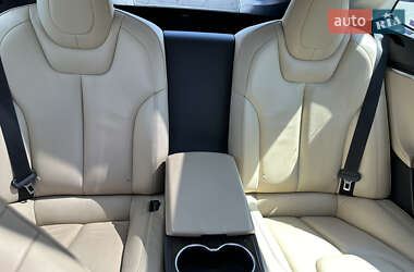 Лифтбек Tesla Model S 2015 в 