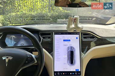 Лифтбек Tesla Model S 2015 в 