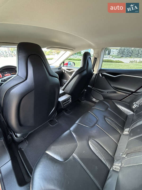 Ліфтбек Tesla Model S 2013 в Одесі