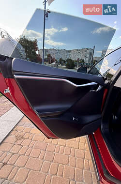 Лифтбек Tesla Model S 2013 в 