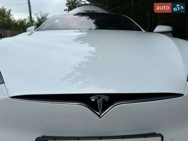 Лифтбек Tesla Model S 2017 в Киеве