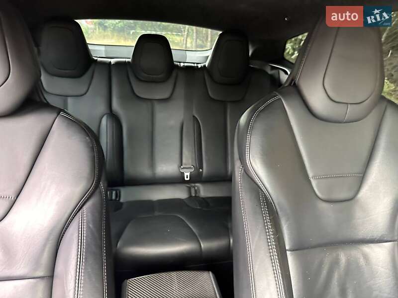 Лифтбек Tesla Model S 2017 в Киеве