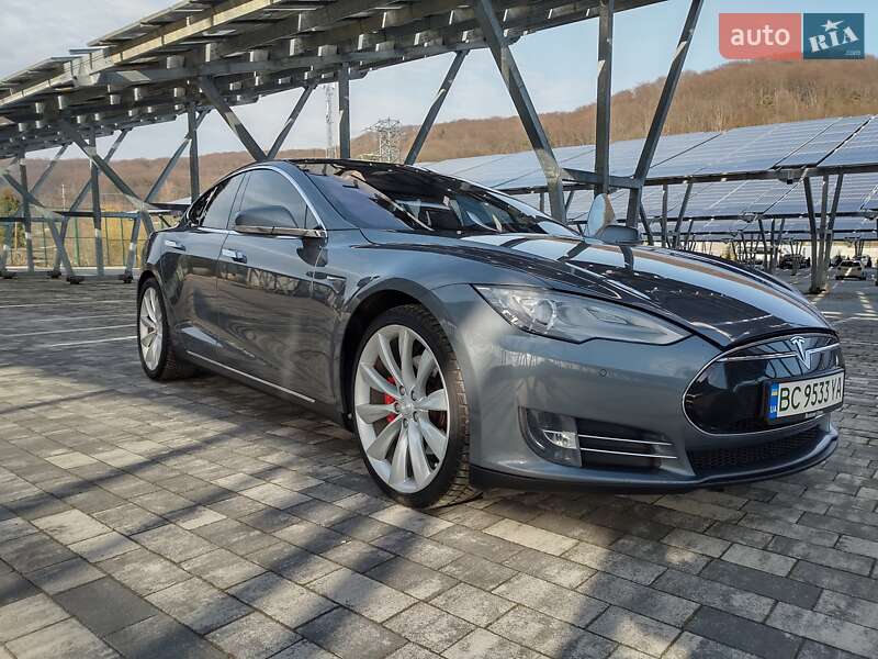 Лифтбек Tesla Model S 2014 в Львове