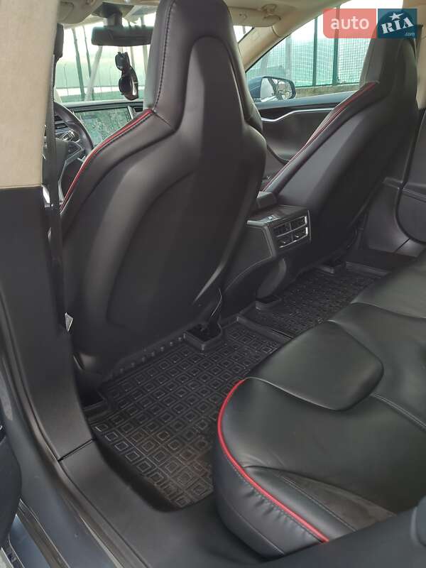 Лифтбек Tesla Model S 2014 в Львове