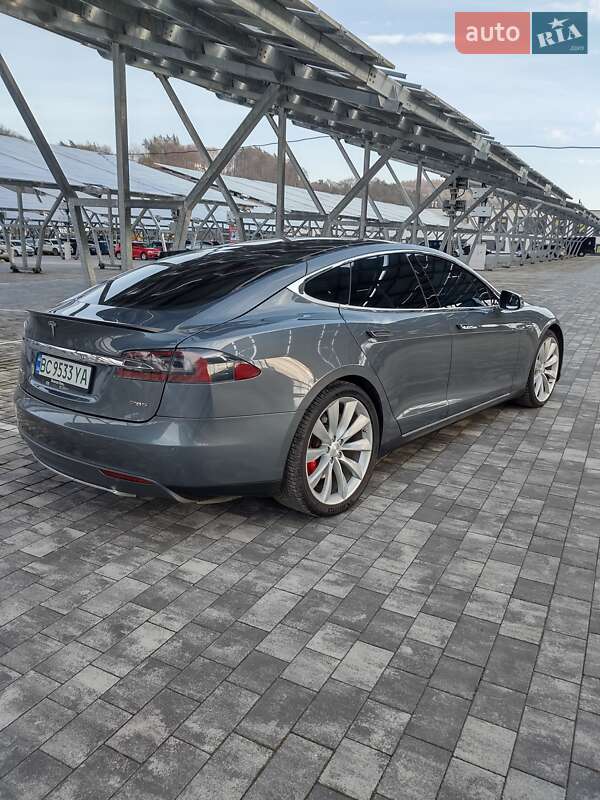 Лифтбек Tesla Model S 2014 в Львове