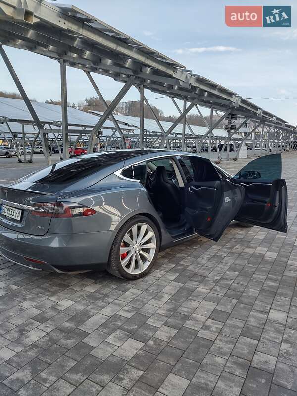 Лифтбек Tesla Model S 2014 в Львове