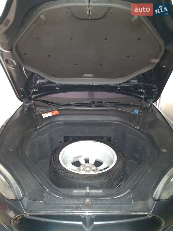 Лифтбек Tesla Model S 2014 в Львове