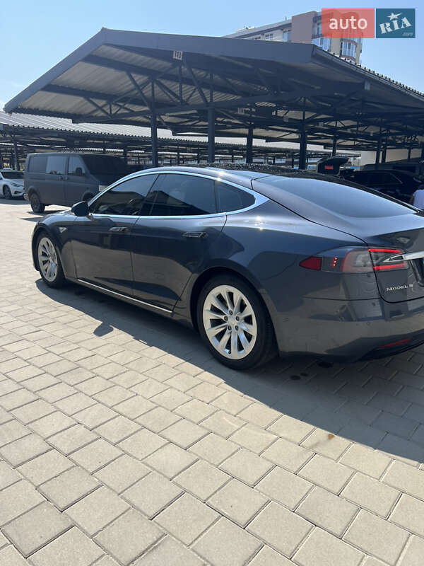 Лифтбек Tesla Model S 2016 в Житомире