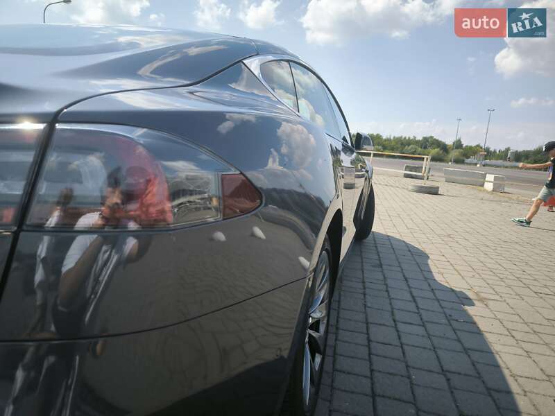 Ліфтбек Tesla Model S 2017 в Львові