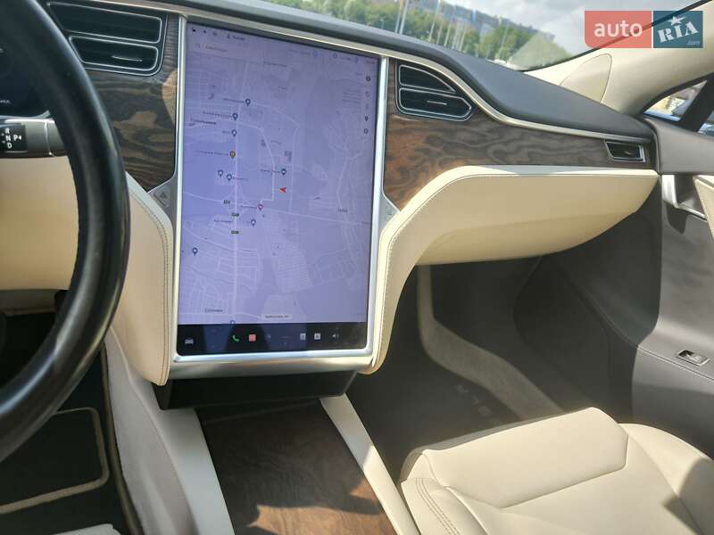 Ліфтбек Tesla Model S 2017 в Львові