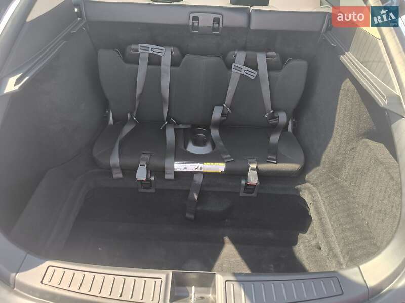 Ліфтбек Tesla Model S 2017 в Львові