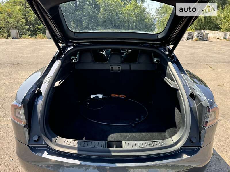 Ліфтбек Tesla Model S 2017 в Дніпрі фото 21 Ліфтбек Tesla Model S 2017 в Дніпрі