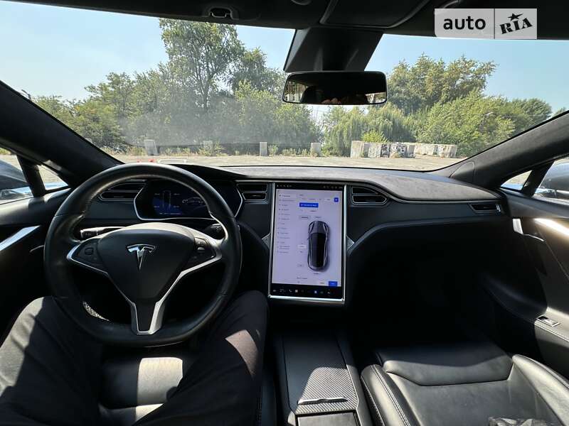 Ліфтбек Tesla Model S 2017 в Дніпрі фото 14 Ліфтбек Tesla Model S 2017 в Дніпрі