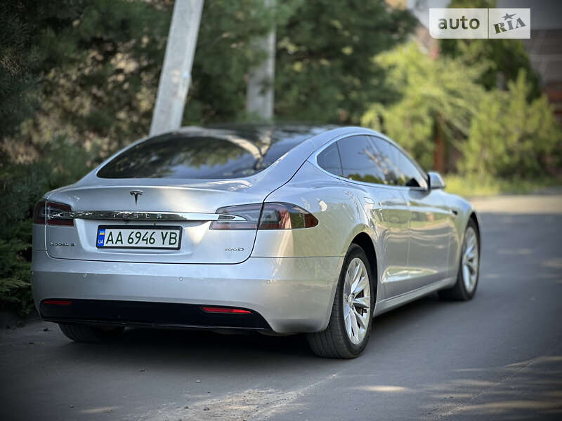 Лифтбек Tesla Model S 2017 в Киеве фото 21 Лифтбек Tesla Model S 2017 в Киеве