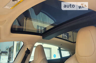 Лифтбек Tesla Model S 2013 в 